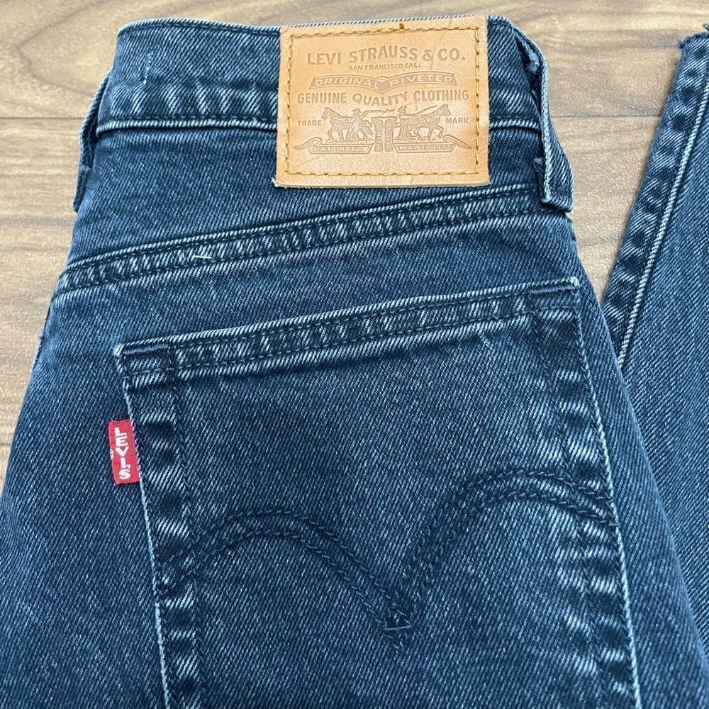 Premium Levi’s wedgie jeans - Picture 4 of 8